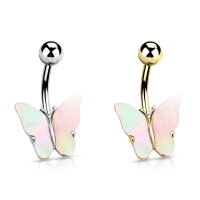 Bauchnabelpiercing mit schimmerndem Schmetterling